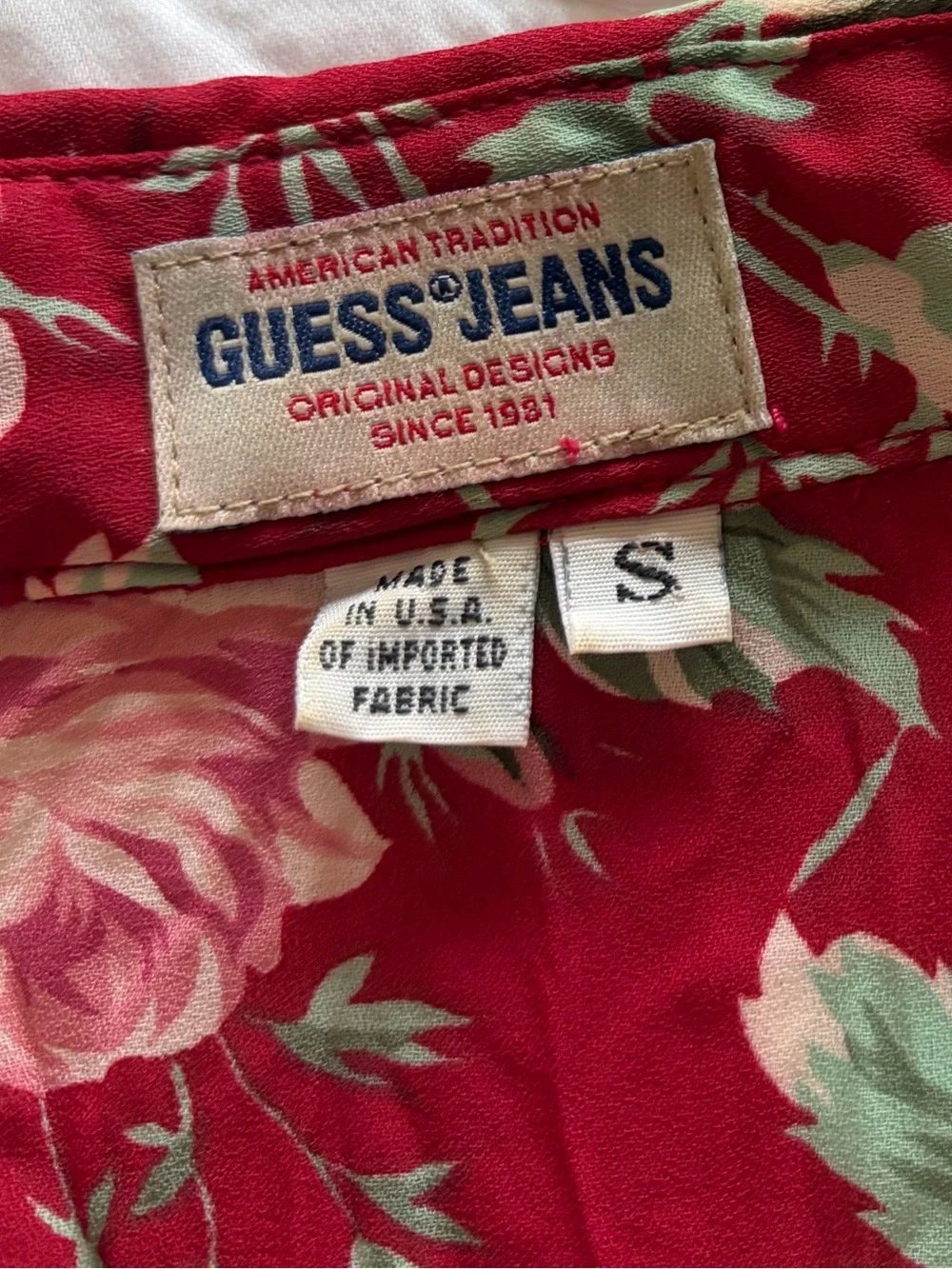 Vintage Y2K Guess Red Floral Button-Down Blouse with Pink Roses
